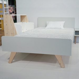 Mathy by Bols Madavin bed met berkenhouten poten 140 x 200 – Diverse kleuren